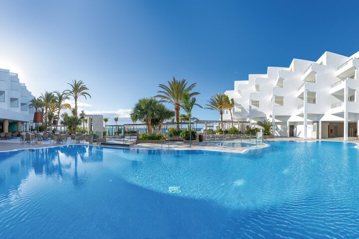 Hotel Pool