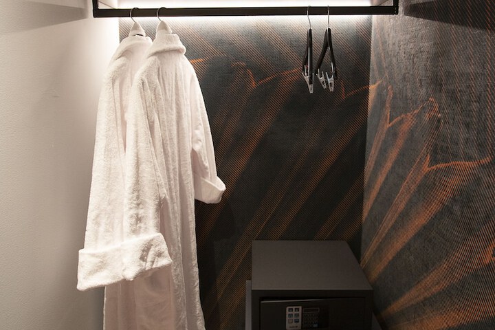 Room 43 of 127