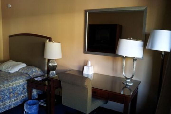 Room 8 of 9