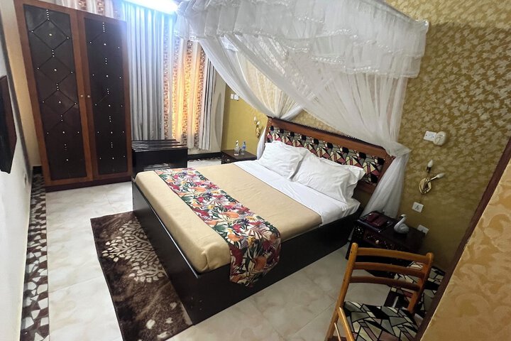 Room 9 of 36