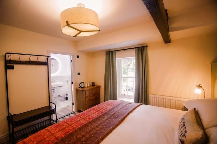 Room 16 of 60