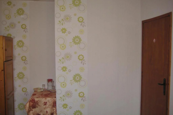 Room 13 of 19