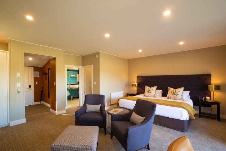 Room 3 of 90
