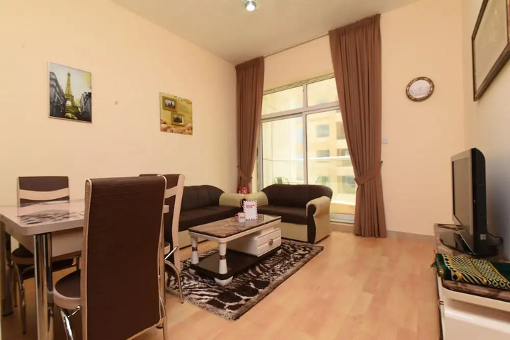 Room 4 of 12