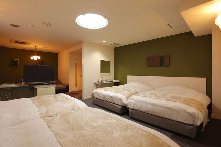 Room 7 of 27