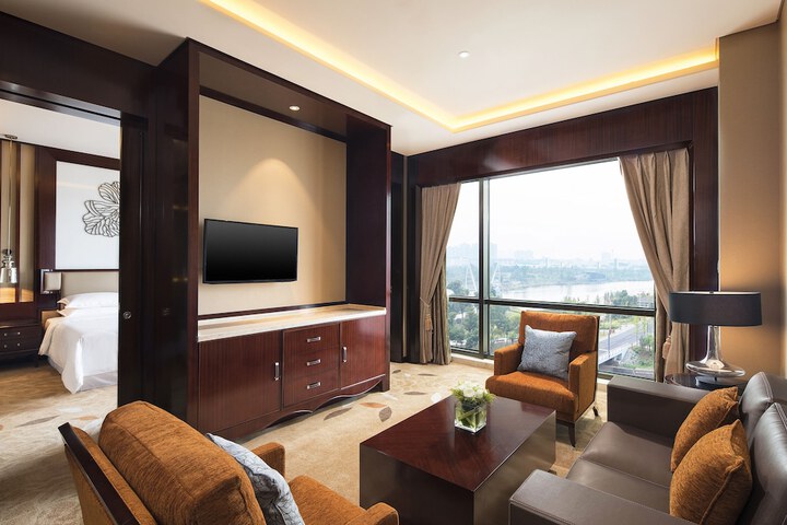 Room 8 of 35