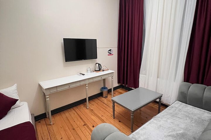 Room 10 of 19