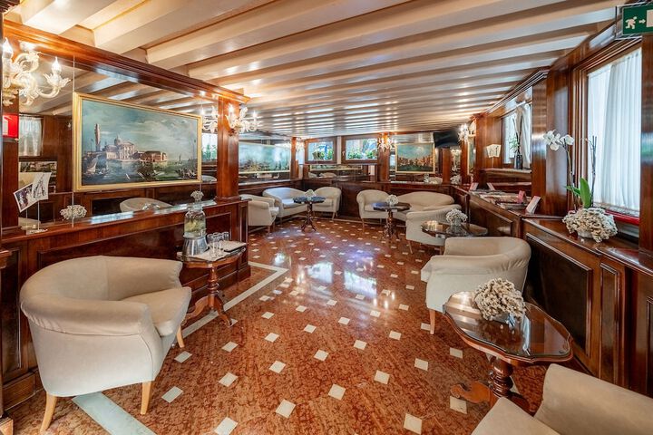Entrance & Lobby