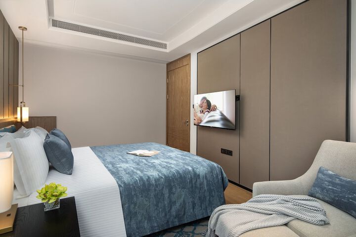 Room 8 of 74