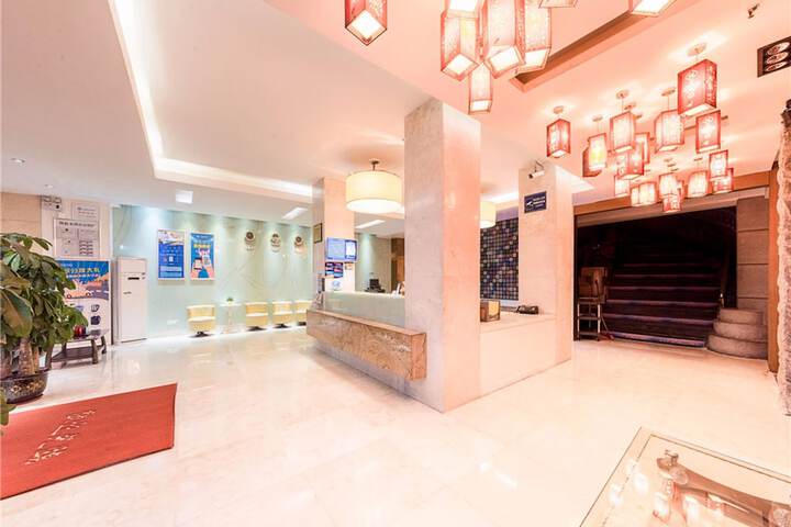 Entrance & Lobby