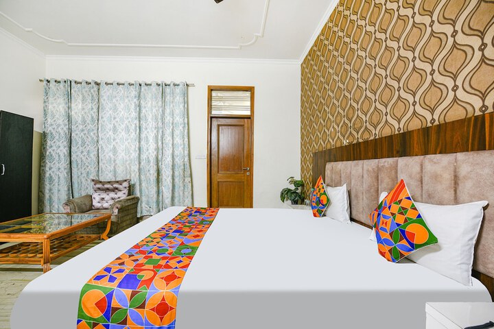 Room 12 of 21