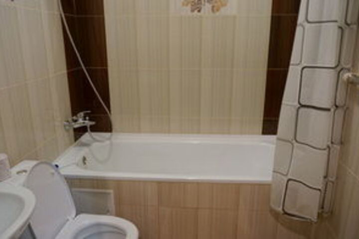 Room 4 of 33