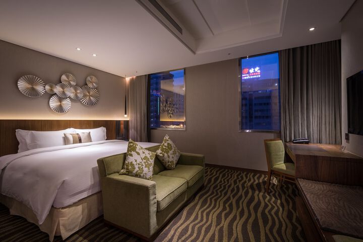 Room 51 of 88