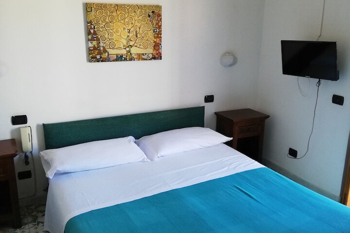 Room 17 of 48