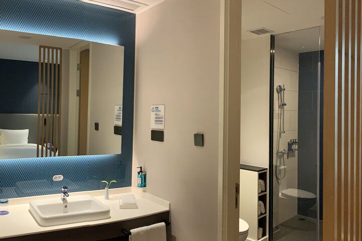 Room 43 of 68