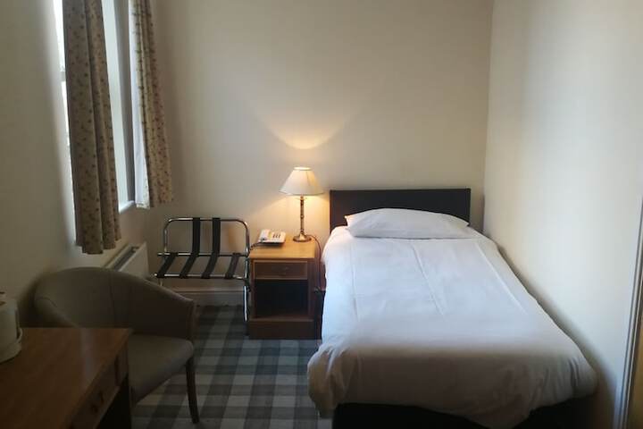 Room 2 of 36