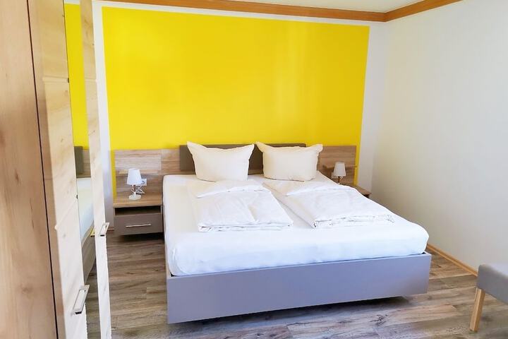 Room 12 of 34