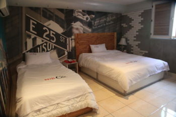 Room 43 of 68