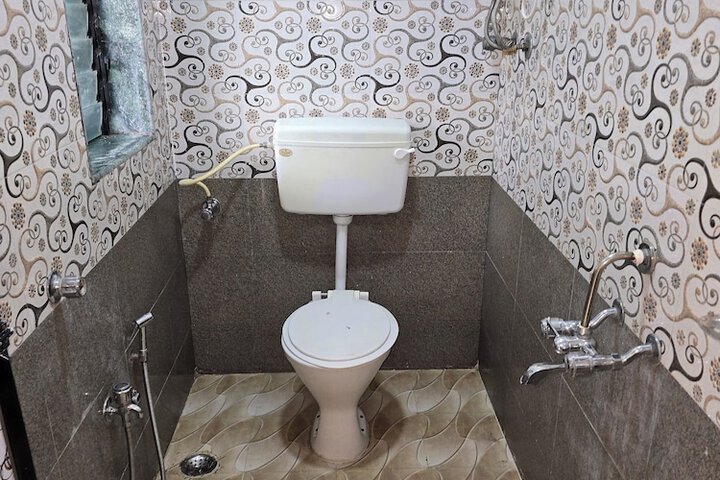 Room 12 of 24