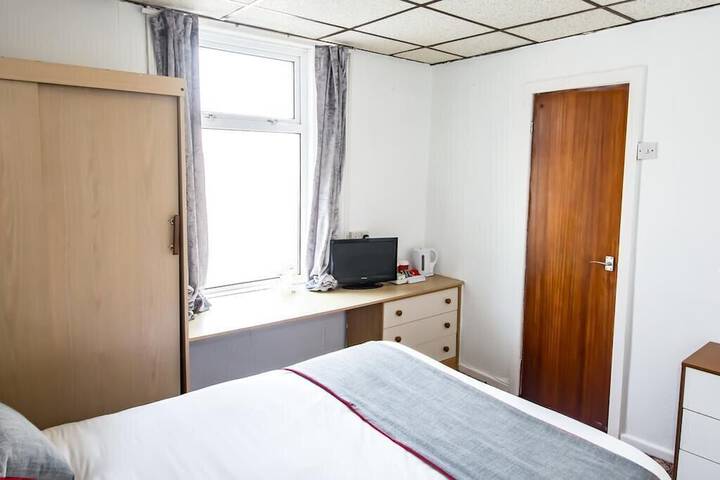 Room 4 of 19