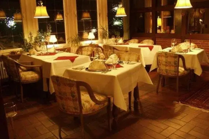 Dining 4 of 4