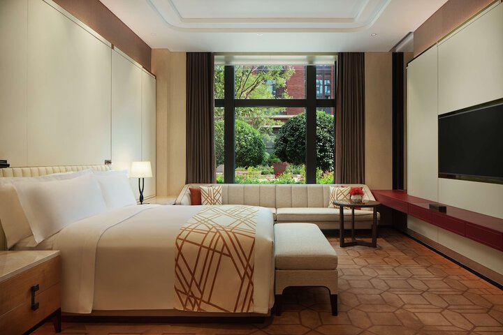 Room 43 of 104