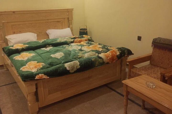 Room 8 of 14