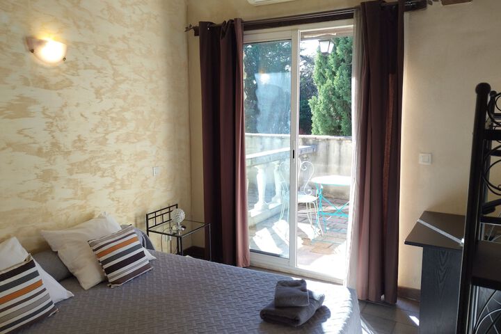 Room 10 of 73