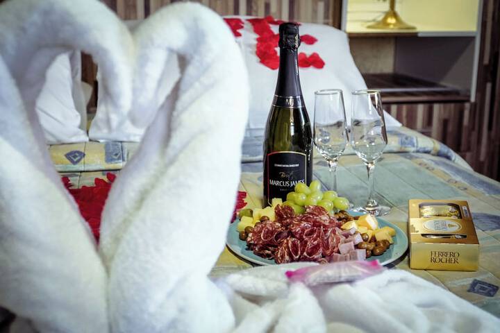 Dining 44 of 50
