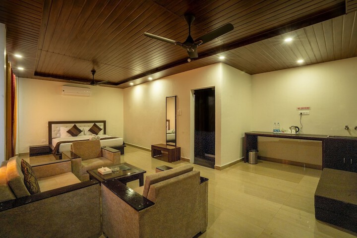 Room 17 of 33