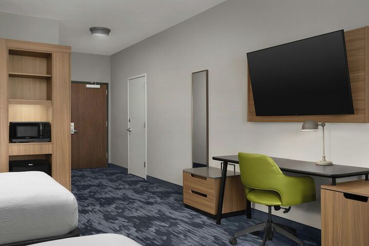 Room 17 of 40