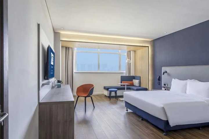 Room 6 of 25