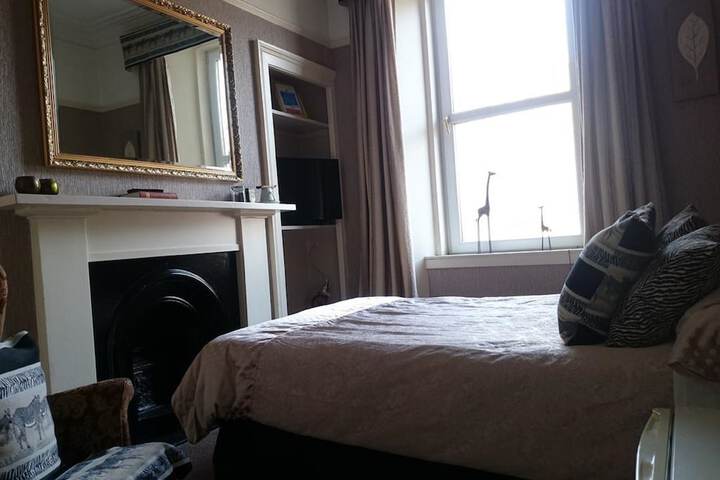 Room 7 of 17