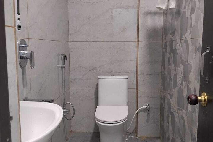 Room 5 of 6