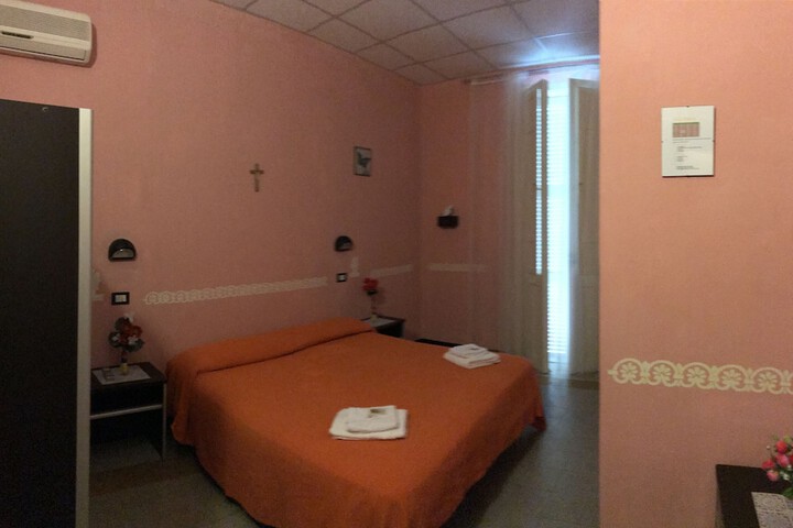 Room 11 of 15