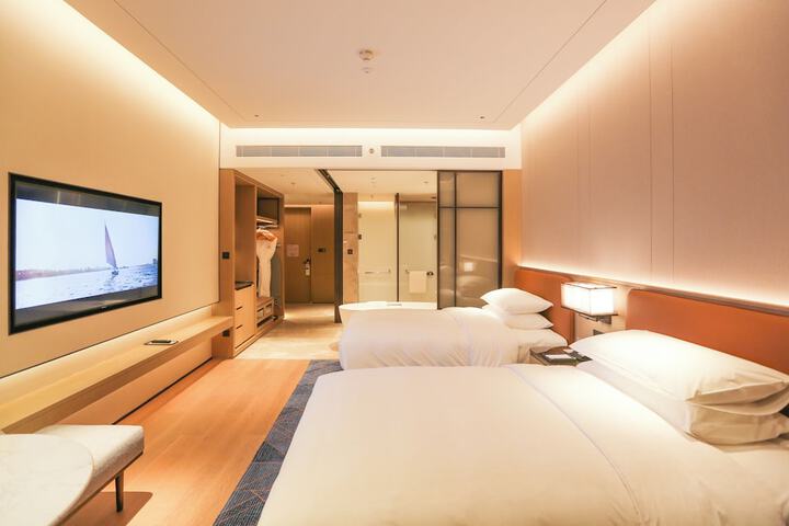 Room 40 of 85