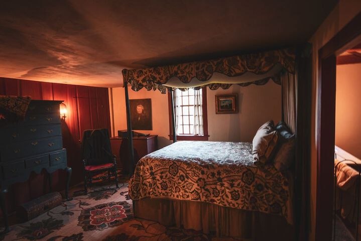 Room 7 of 33