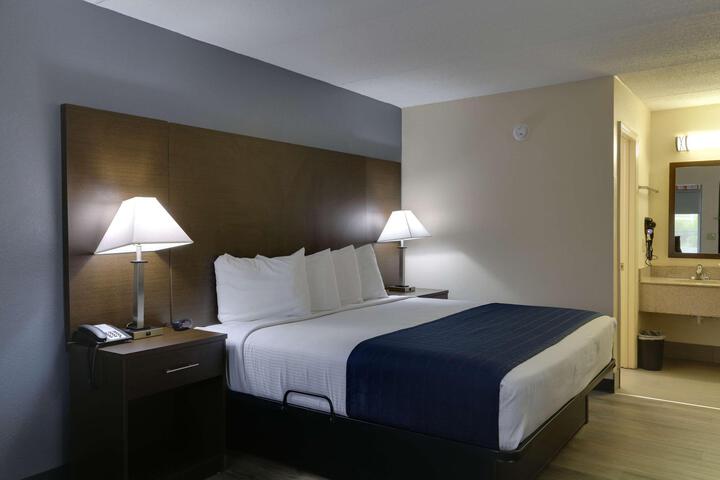 1 King Bed (18 of 21)