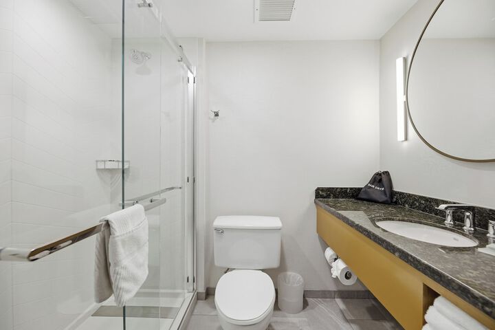 Room 7 of 18