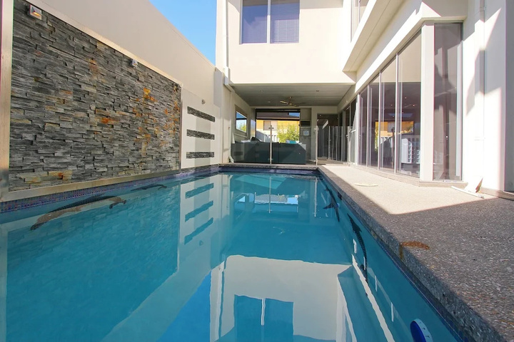 Pool 16 of 24