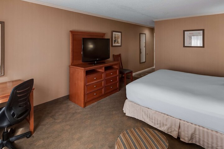 1 King Bed (1 of 20)