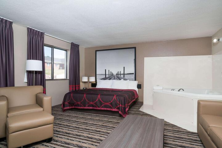 1 King Bed Deluxe Room (2 of 19)