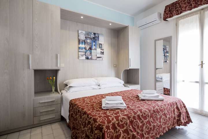 Room 8 of 22
