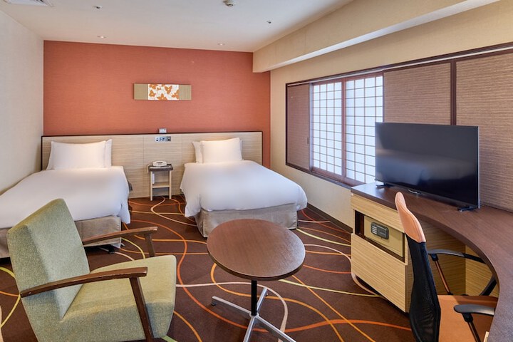 Room 27 of 145