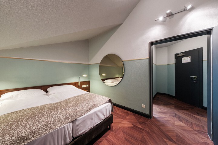 Room 15 of 58