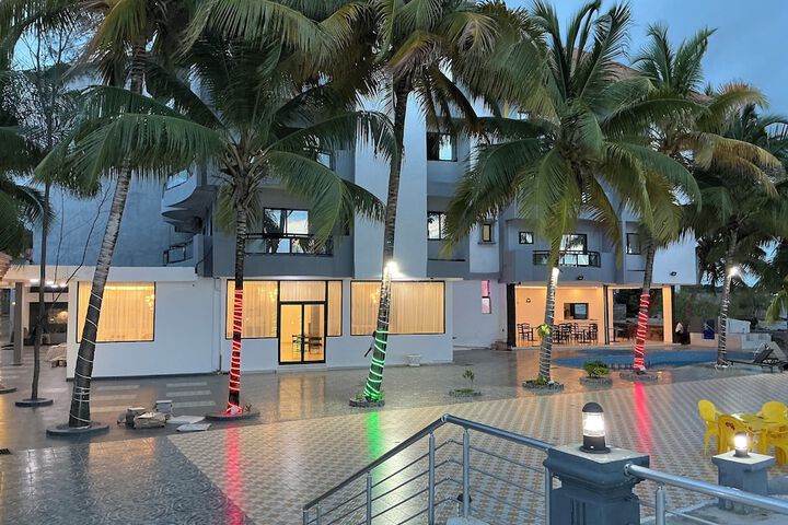Hotel 72 of 80