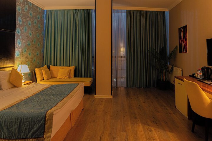 Room 17 of 60