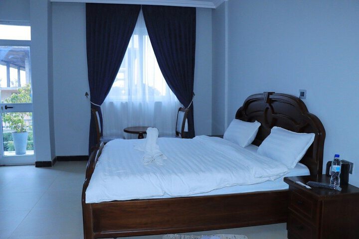 Room 3 of 20