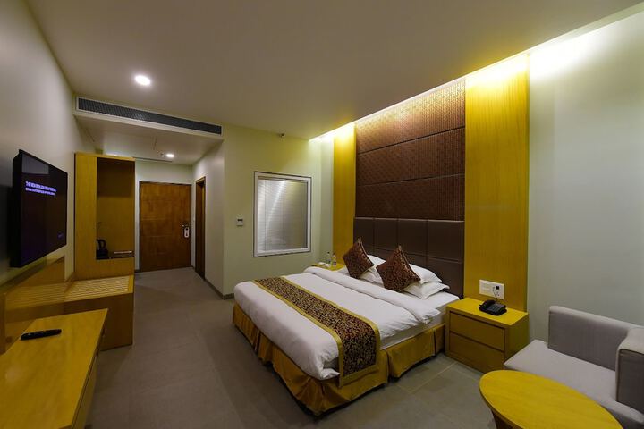 Room 5 of 11