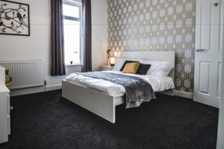 Room 8 of 16